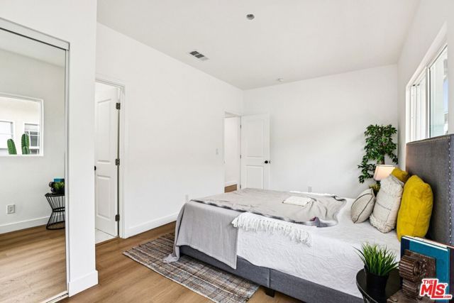 1320 W 51st Place, Los Angeles, CA 90037