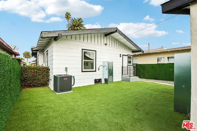1320 W 51st Place, Los Angeles, CA 90037