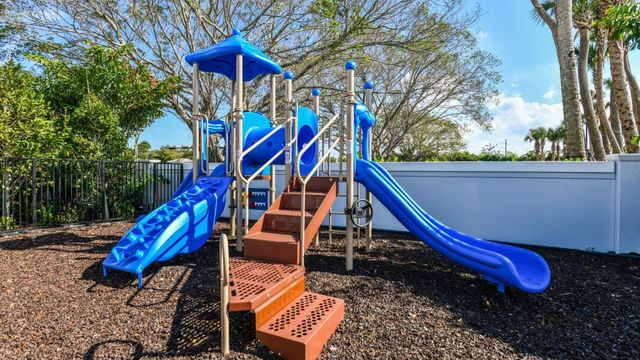558 Sanderling Circle, Deerfield Beach, FL 33442