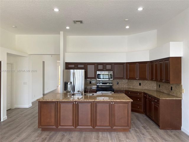 2486 Bay Isle Dr, Weston, FL 33327