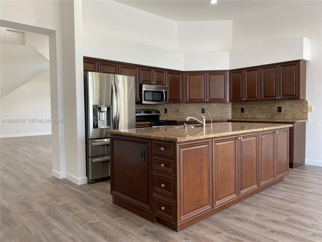 2486 Bay Isle Dr, Weston, FL 33327