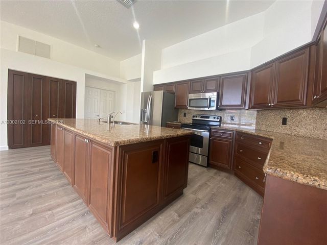 2486 Bay Isle Dr, Weston, FL 33327