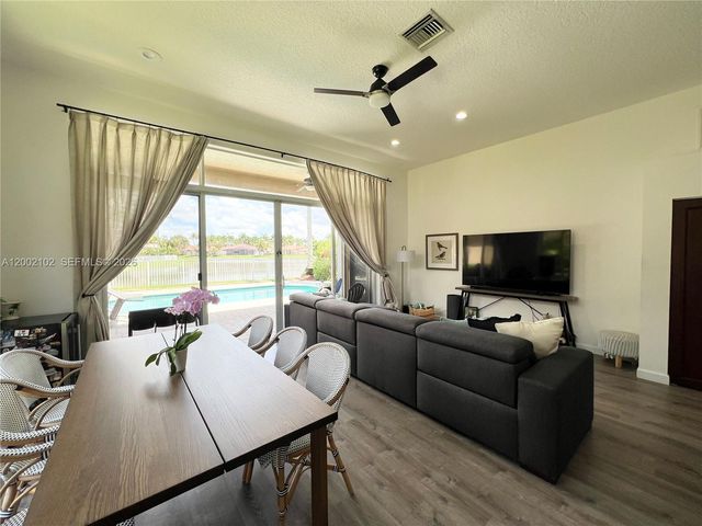 2486 Bay Isle Dr, Weston, FL 33327