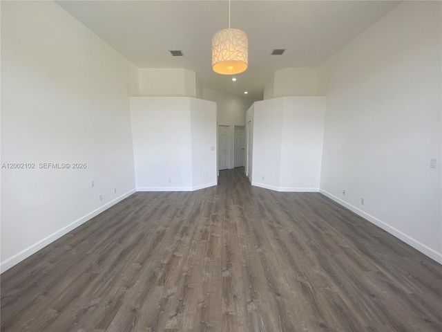 2486 Bay Isle Dr, Weston, FL 33327