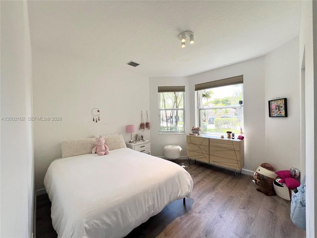 2486 Bay Isle Dr, Weston, FL 33327