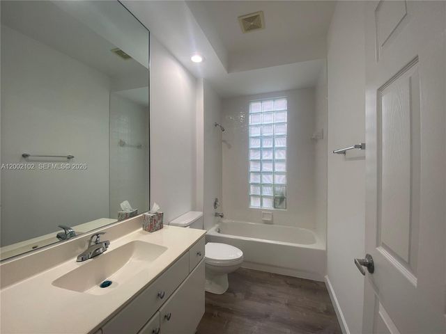 2486 Bay Isle Dr, Weston, FL 33327