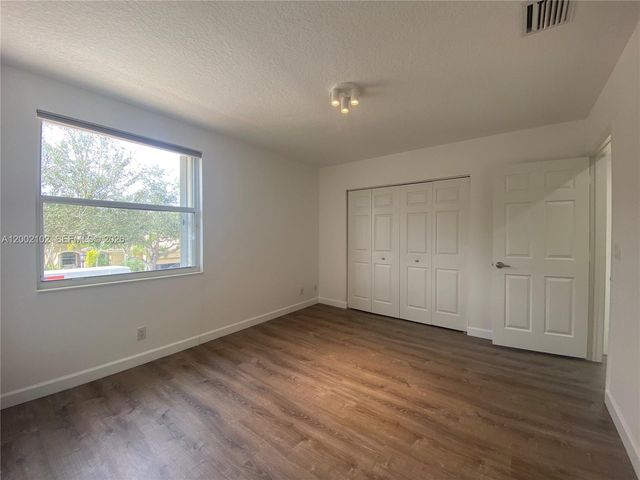 2486 Bay Isle Dr, Weston, FL 33327