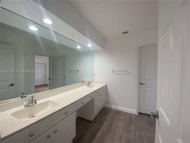 2486 Bay Isle Dr, Weston, FL 33327