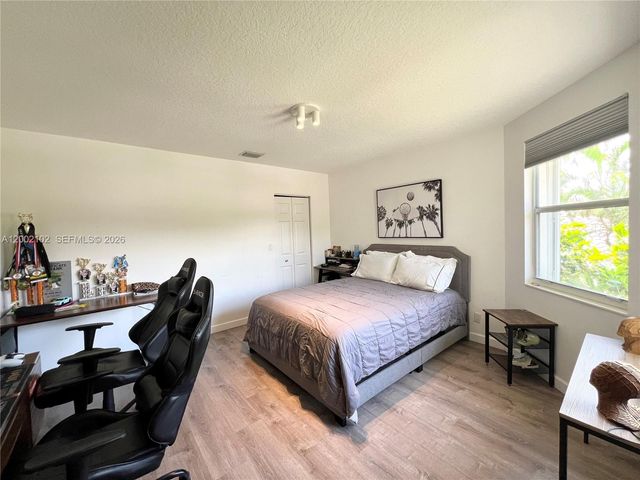 2486 Bay Isle Dr, Weston, FL 33327