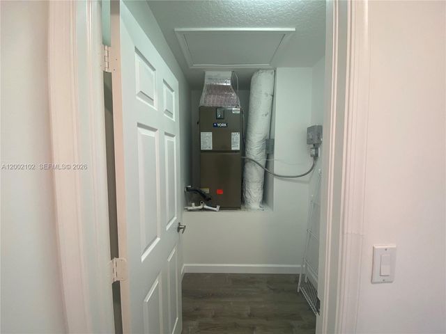 2486 Bay Isle Dr, Weston, FL 33327