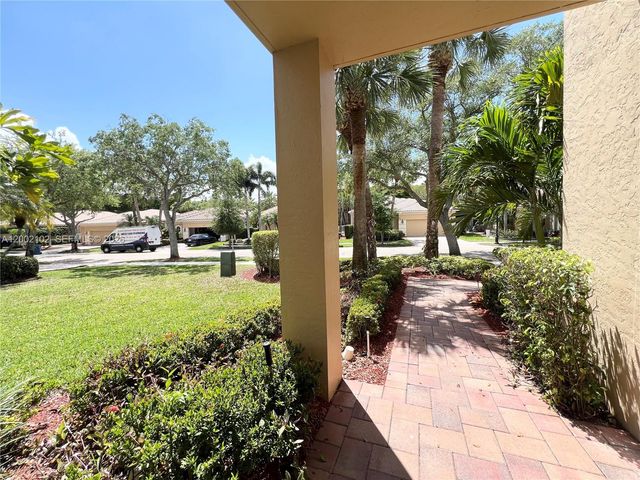 2486 Bay Isle Dr, Weston, FL 33327