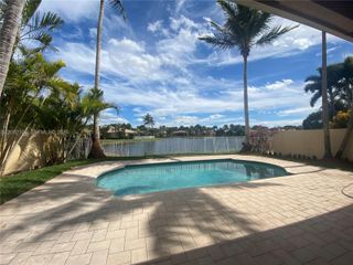 2486 Bay Isle Dr, Weston, FL 33327