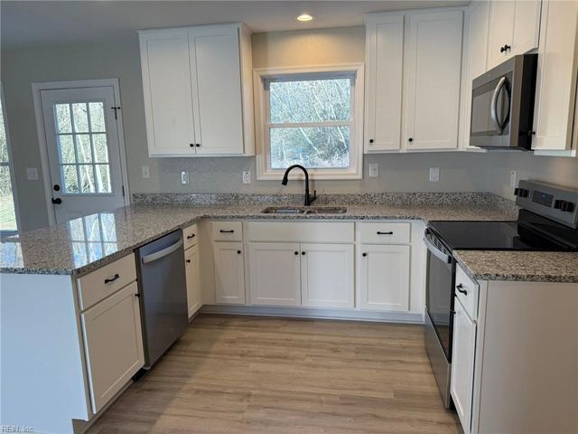 6967 Woodsville RD, Hayes, VA 23072