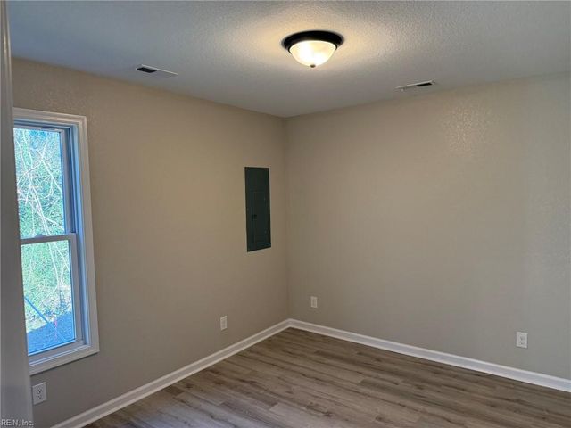 6967 Woodsville RD, Hayes, VA 23072