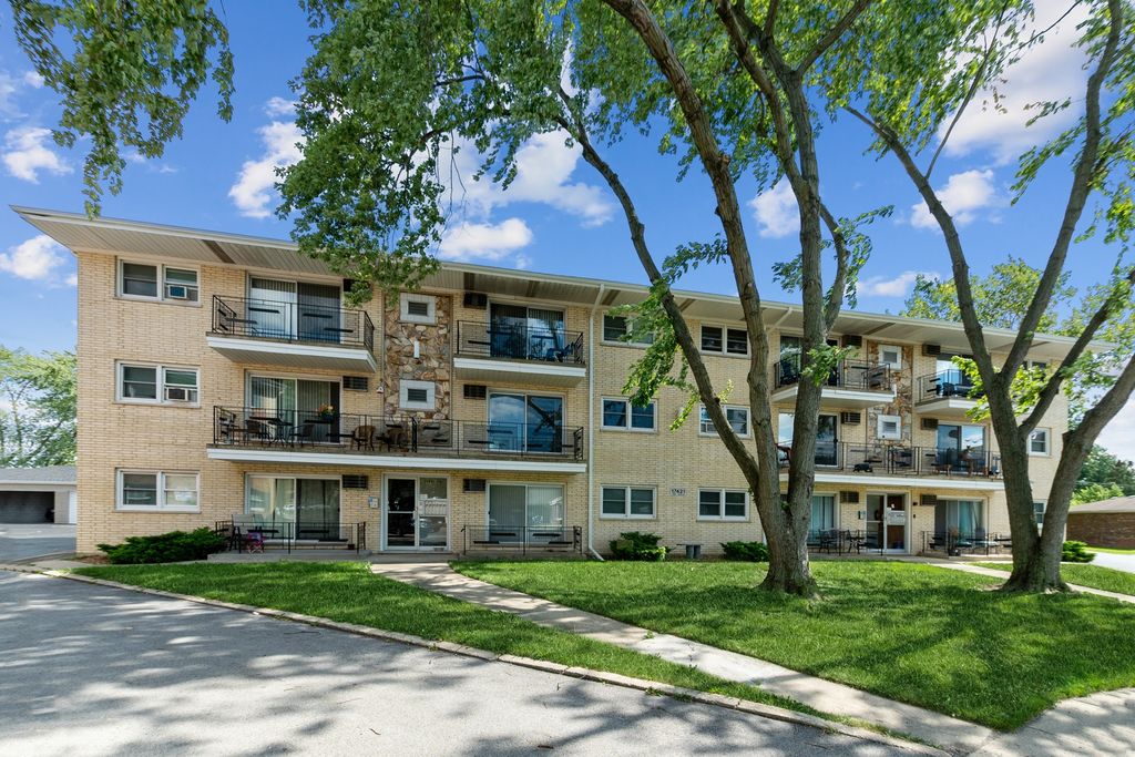 17421 70th Avenue 6E, Tinley Park, IL 60477