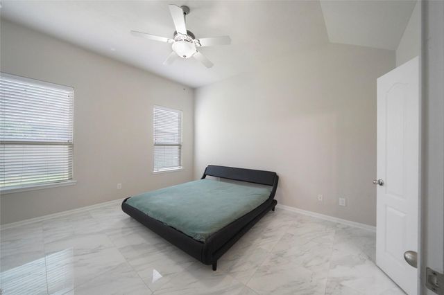 9303 Fuqua Breeze Drive, Houston, TX 77075