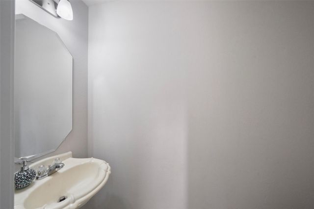 9303 Fuqua Breeze Drive, Houston, TX 77075