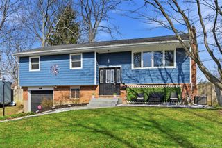 147 Jackson Avenue S, Saint James, NY 11780