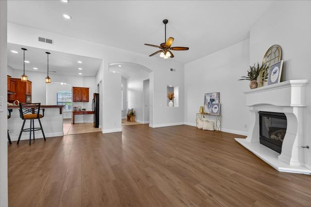 6395 W Portals Avenue, Fresno, CA 93723