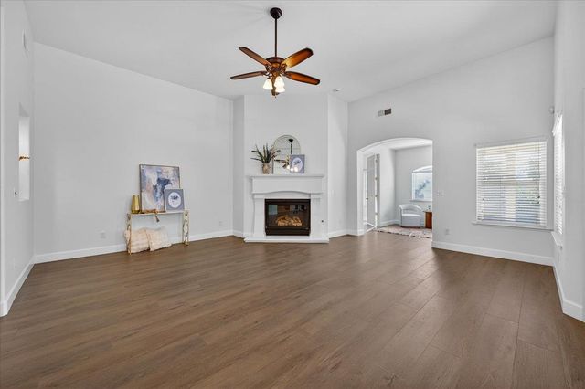 6395 W Portals Avenue, Fresno, CA 93723