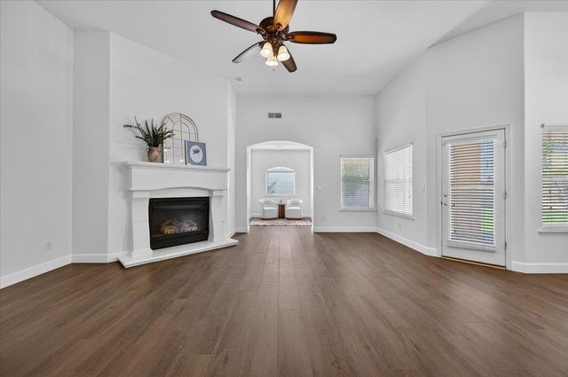 6395 W Portals Avenue, Fresno, CA 93723