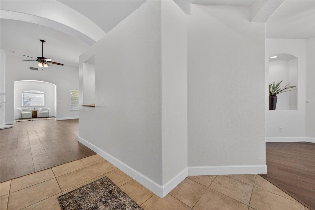 Image 10 of property listing at 6395 W Portals Avenue, Fresno, CA 93723