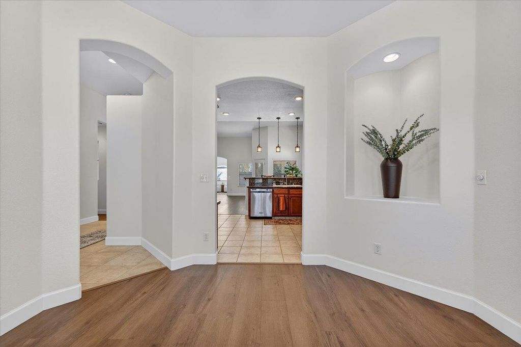 Image 13 of property listing at 6395 W Portals Avenue, Fresno, CA 93723