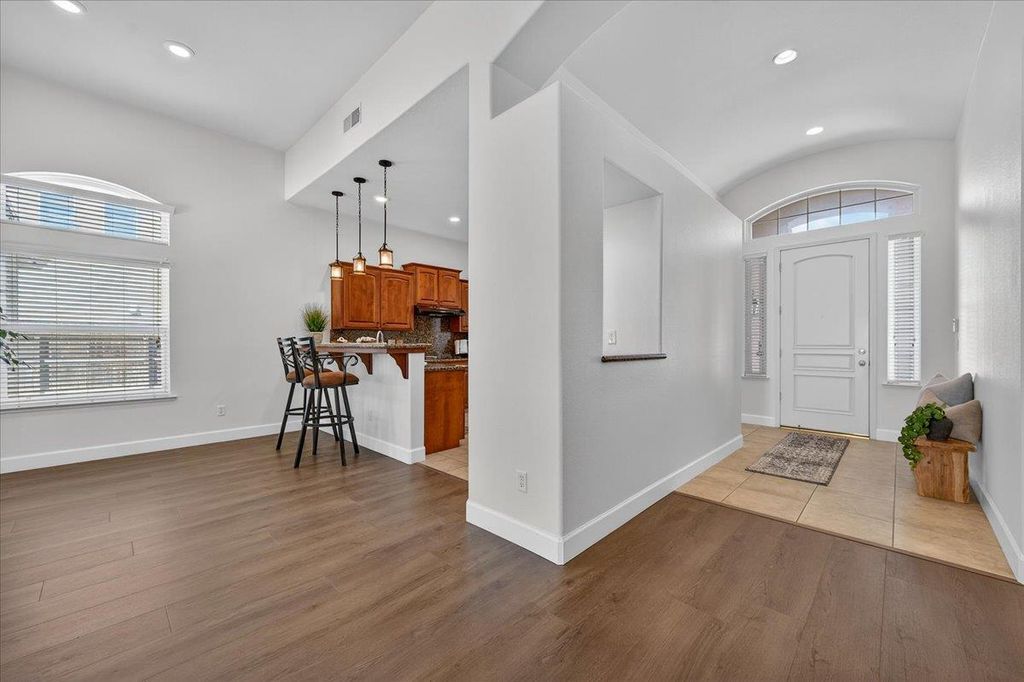 Image 16 of property listing at 6395 W Portals Avenue, Fresno, CA 93723