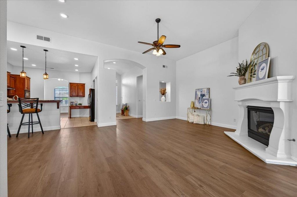 Image 18 of property listing at 6395 W Portals Avenue, Fresno, CA 93723