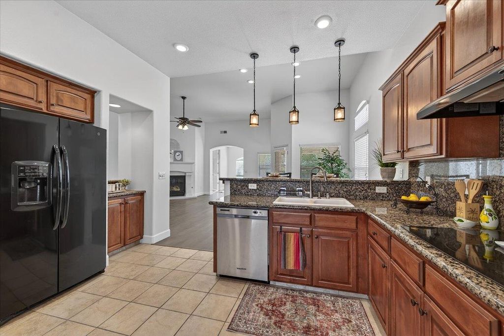 Image 19 of property listing at 6395 W Portals Avenue, Fresno, CA 93723