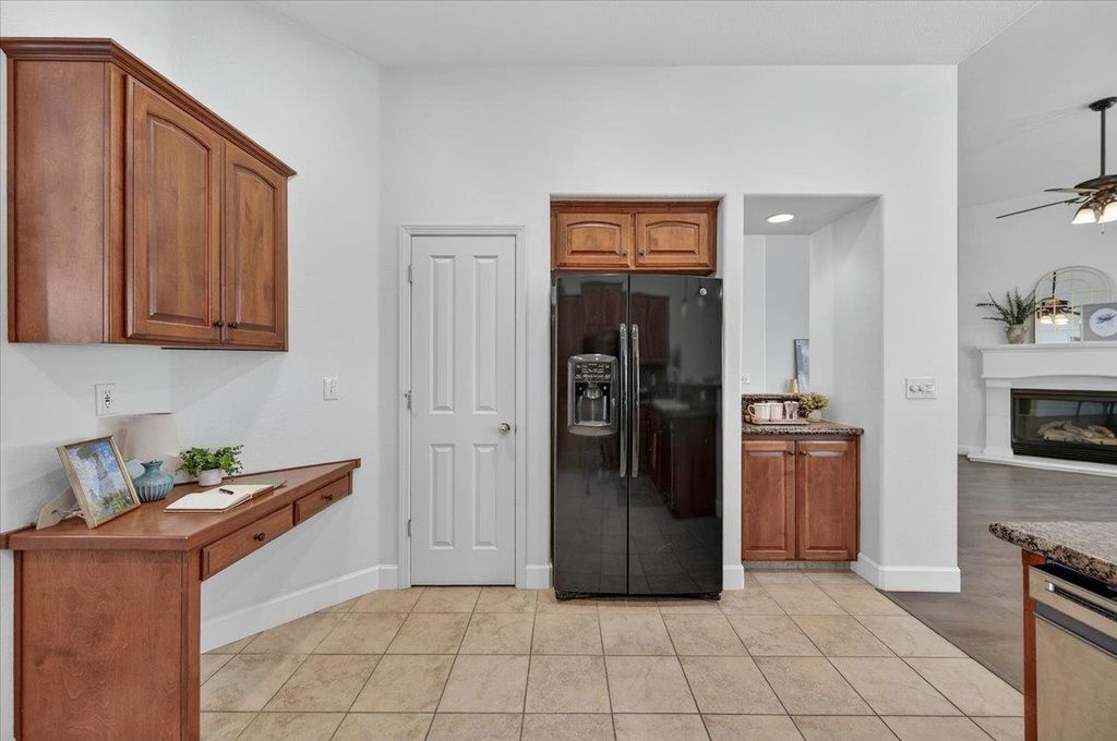 Image 21 of property listing at 6395 W Portals Avenue, Fresno, CA 93723