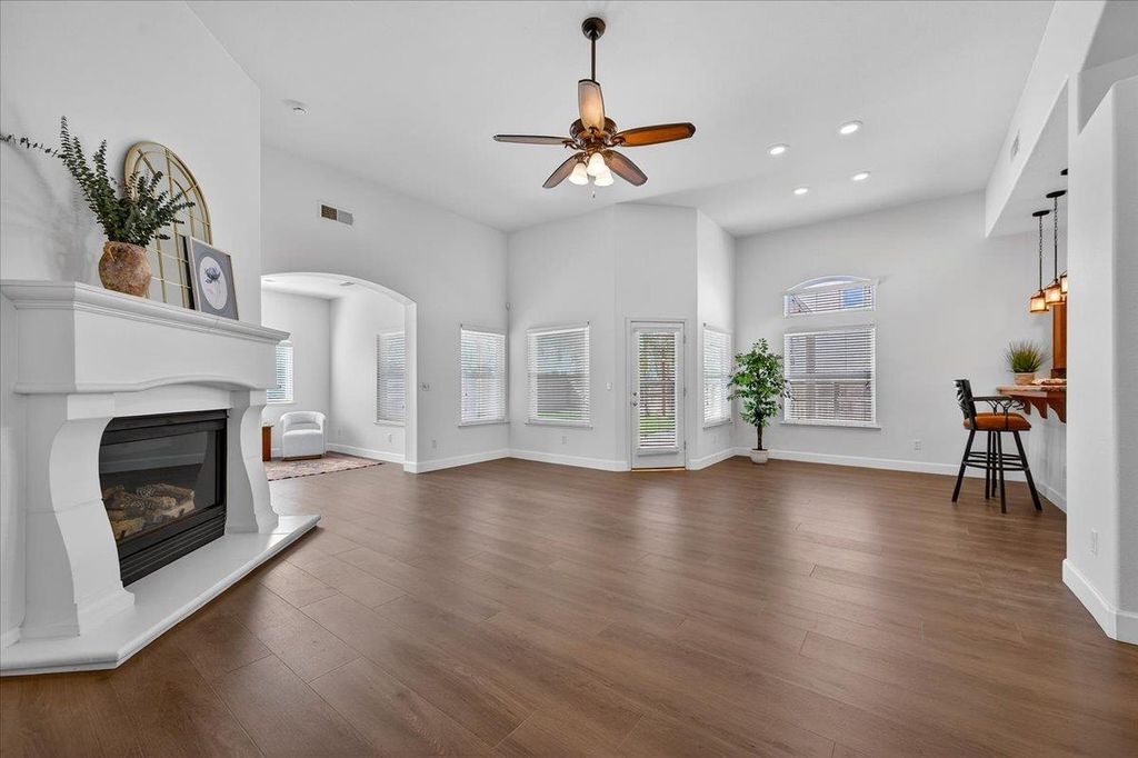 Image 22 of property listing at 6395 W Portals Avenue, Fresno, CA 93723