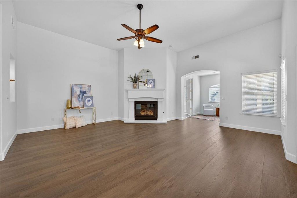 Image 23 of property listing at 6395 W Portals Avenue, Fresno, CA 93723