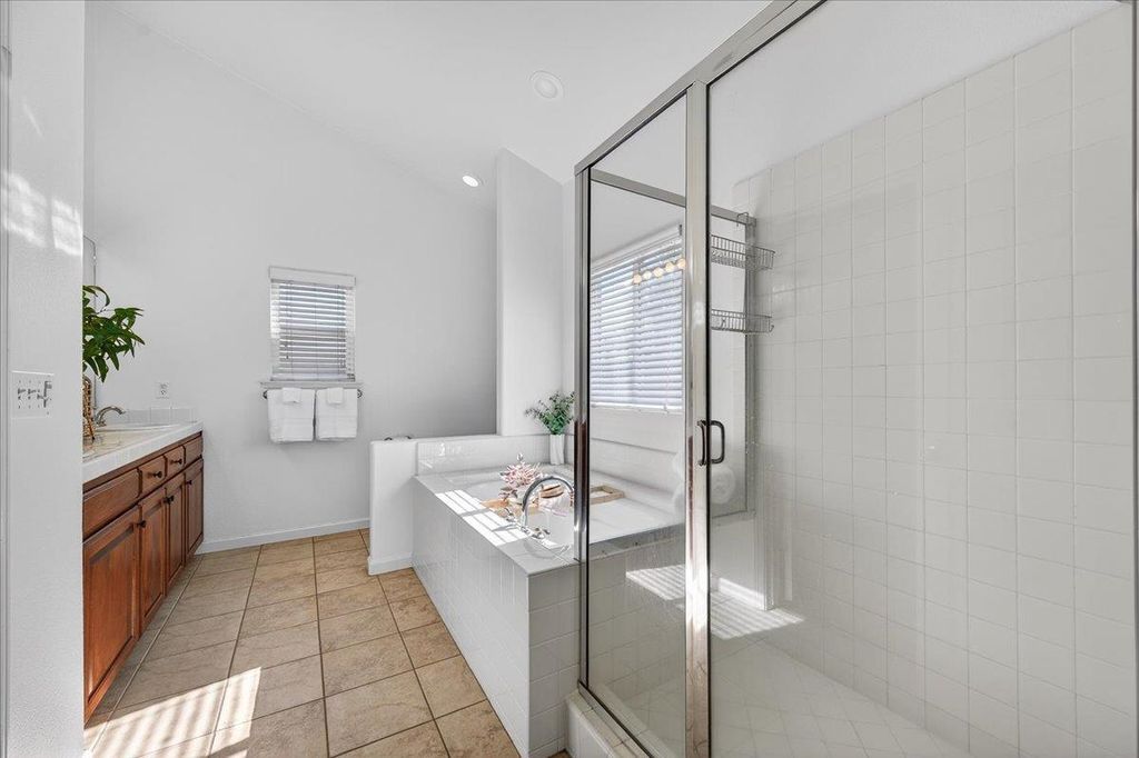 Image 30 of property listing at 6395 W Portals Avenue, Fresno, CA 93723