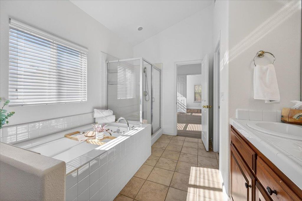 Image 32 of property listing at 6395 W Portals Avenue, Fresno, CA 93723