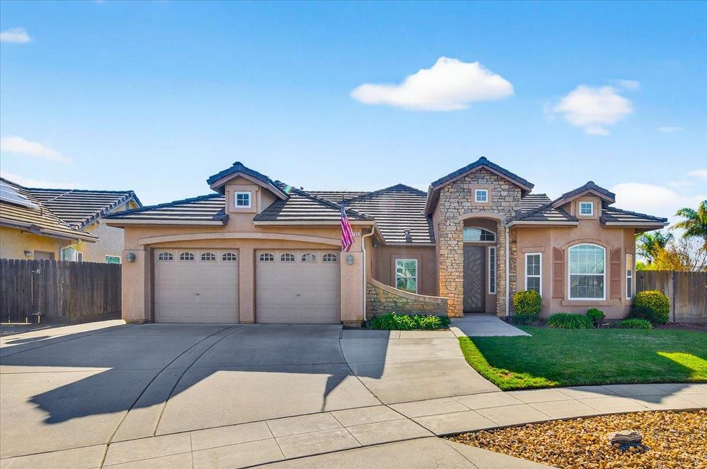 Image 7 of property listing at 6395 W Portals Avenue, Fresno, CA 93723