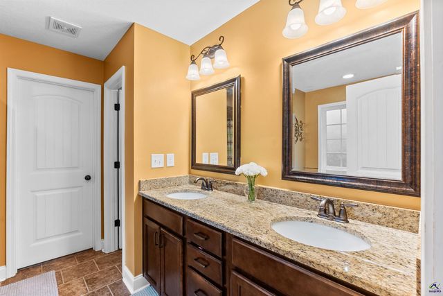 107 Justin Drive, Byron, GA 31008