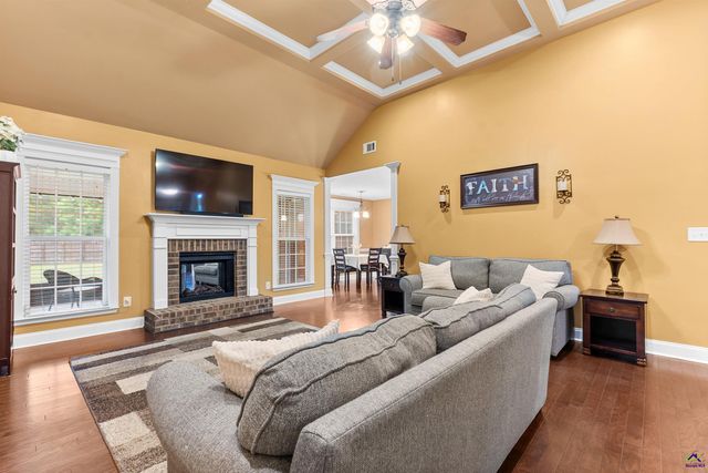 107 Justin Drive, Byron, GA 31008