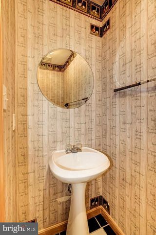 6563 MCKENNA WAY, Alexandria, VA 22315