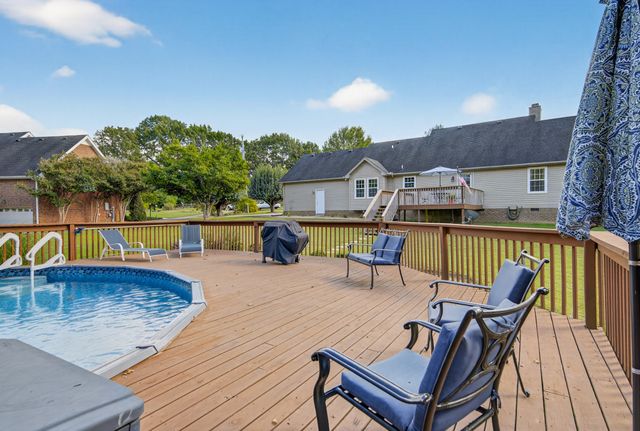 102 Arrowood Dr, Cottontown, TN 37048