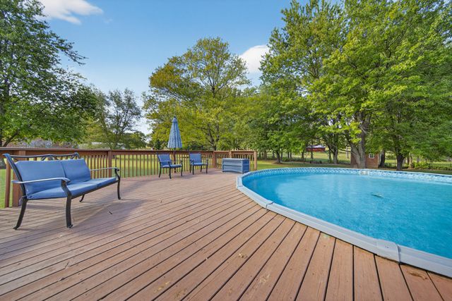 102 Arrowood Dr, Cottontown, TN 37048