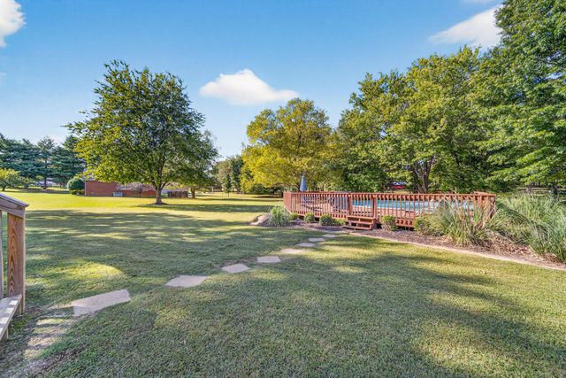 102 Arrowood Dr, Cottontown, TN 37048