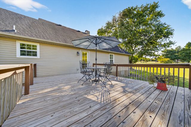 102 Arrowood Dr, Cottontown, TN 37048