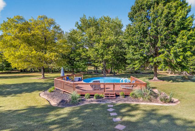 102 Arrowood Dr, Cottontown, TN 37048