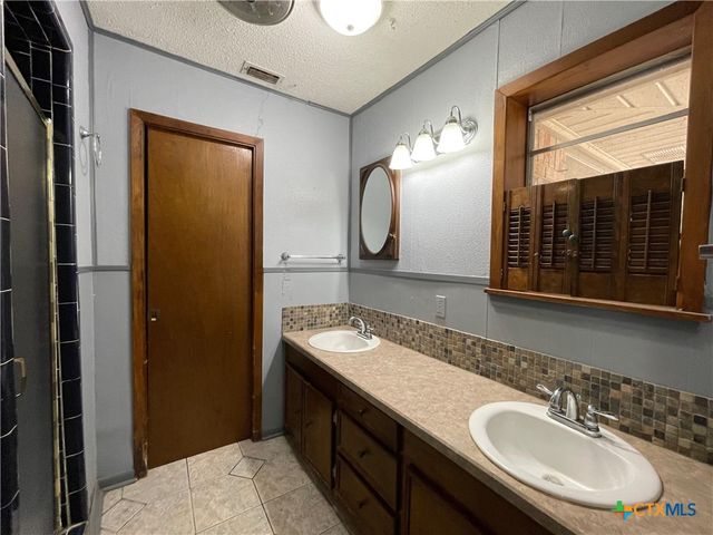 3373 State Highway 35, Port Lavaca, TX 77979