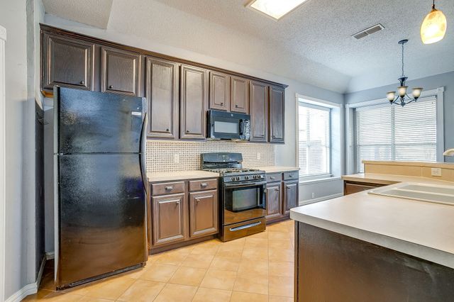 519 Deerwood Drive, Burleson, TX 76028