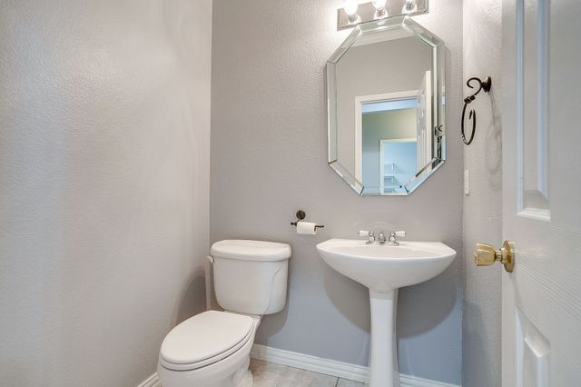 519 Deerwood Drive, Burleson, TX 76028