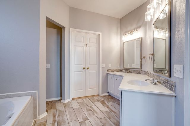 519 Deerwood Drive, Burleson, TX 76028