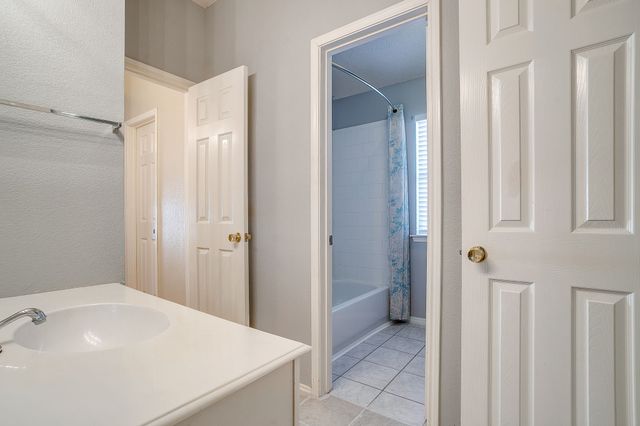 519 Deerwood Drive, Burleson, TX 76028