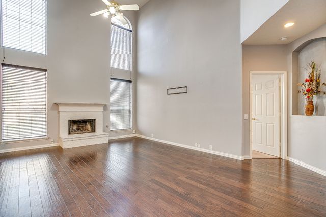 519 Deerwood Drive, Burleson, TX 76028